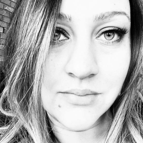 Meet your Posher, Holly - Picture 1 of 1